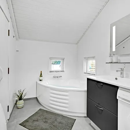 Semesterbostad Trevligt Hem I Med Bastu *